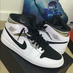 Air Jordan 1 Metallic